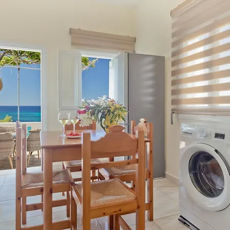 Nikos * לפקוס קרפתאו